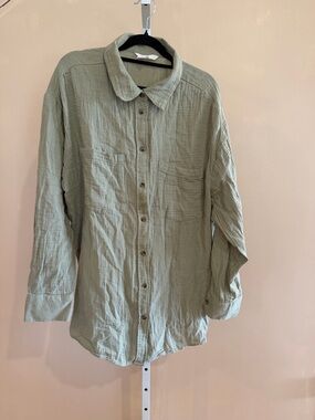 H&M Light Sage Green Button-Front Shirt Blouse XL